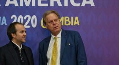 Ernesto Lucena (izquierda), Ministro del Deporte y Ramón Jesurún presidente de la FCF.