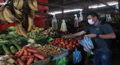 La papa, el limón y la arveja son algunos de los productos que han subido de precio.  / Foto: Luis Alfredo Estévez/ La Opinión 