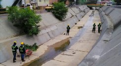 La empresa Aguas Kpital avanza en las obras para superar los daños presentados en el alcantarillado. / Foto Alfredo Estévez/La Opinión