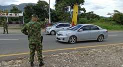 Los conductores agradecieron al Ejército por cuidarlos en las vías./FOTO: Cortesía