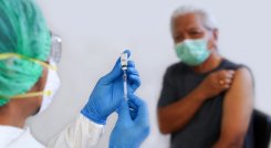 Adultos mayores de 75 y 79 años ya pueden agendar citas para ser vacunados contra la COVID-19./FOTO: Tomada de internet