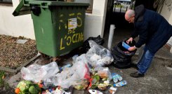 17% de los alimentos disponibles para los consumidores en todo el mundo en 2019, casi mil millones de toneladas, fueron desechados por hogares, minoristas, instituciones y la industria hotelera, mucho más de lo que se sospechaba anteriormente, dijo la ONU este jueves. / Foto: AFP