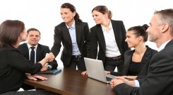 En Colombia, la tasa de empleo femenina es particularmente baja (48,9 %) si se compara con la de los hombres (73,4 %)