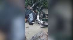 El hecho se registró en horas de la madrugada de este viernes, cuando el conductor del vehículo cayó en un megahueco que hay en el puente de Siravita y perdió el control del mismo. / Foto: Captura de video