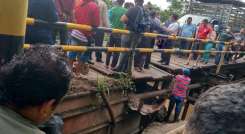 El paso por el puente Las Garzas es restringido/Foto Cortesía/La Opinión