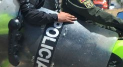 La situación deja un efectivo herido, al que debieron auxiliar en ambulancia, así como un gran número de moradores afectados por los gases. / Foto: Archivo