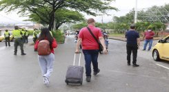 La vía al aeropuerto fue cerrada por los taxistas./Foto: Juan Pablo Cohen