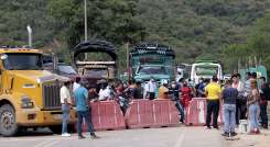 Los cierres viales se han sentido en las ‘goteras’ de la ciudad, como el Anillo Vial Occidental. / Foto Alfredo Estévez/ La Opinió