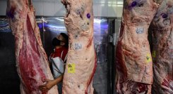 Los productores argentinos de carne anunciaron el martes que dejarían de vender carne de vaca durante una semana, en respuesta a una suspensión gubernamental de un mes a las exportaciones debido al aumento de precios en el mercado nacional. / Foto: AFP