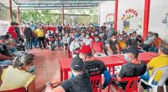 Aspecto de la reunión que se cumplió en Santa Rosa (El Zulia), donde se aprobó la implementación de corredor humanitario. 