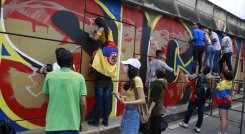 Mural sobre el Carlos Ramírez París.
