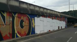 Pintada de manifestantes.