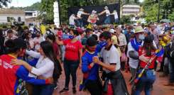 Se calcula que al menos 10.000 campesinos procedentes de diferentes localidades del Catatumbo se sumaron a la gran marcha por la vida, la paz y la reconciliación promovida por las centrales obreras y organizaciones sociales, que tuvo su epicentro en Ocaña. La jornada terminó con carranga. / Foto Javier Sarabia
