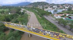El puente de la Avenida Cero estuvo cerrado por las protestas./Foto: Juan Pablo Cohen