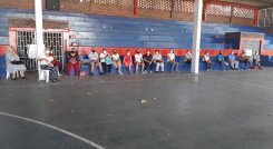 Jornada especial para vacunar con las segundas dosis de Pfizer y Sinovac, contra COVID-19, a los adultos mayores de 60 años. / Foto: Gerson Correa
