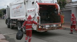 Los campesinos apostados en la vía a San Faustino no han permitido el paso de los camiones compactadores de Veolia  al Parque Tecnológico Ambiental Guayabal, en donde se hace la disposición final de los desechos sólidos.