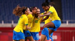 El seleccionada femenino de Brasil se metió en los cuartos de final del fútbol olímpico.