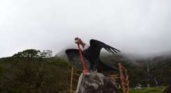 Los visitantes pueden apreciar el monumento al cóndor en la Laguna de Comagüeta, localizada en corregimiento de Presidente./ Cortesía 