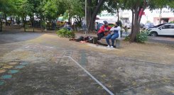 La comunidad señala que ya no es seguro permanecer en el parque de Los Niños, porque los habitantes de calle también se apoderaron de este lugar.  / Cortesía/La Opinión 