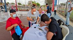 En el coliseo del barrio Chapinero de la comuna 7 estuvieron hoy en la jornada./Foto: Cortesía
