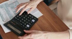 La evasión del impuesto de renta a empresas suma el 3,4 % del PIB, mientras que la evasión del IVA llega al 1,3 %, de acuerdo con estadísticas de la DIAN. / Foto: Pexels