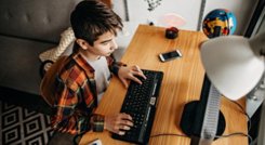 Si se aprovecha la presencia de niños y adolescentes en el mundo digital de la manera correcta, la tecnología puede contribuir a su crecimiento, dotándolos de aptitudes que necesitan para tener éxito. / Foto: Cortesía
