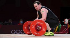 La halterófila neozelandesa Laurel Hubbard se convirtió este lunes en la primera deportista transgénero mujer en participar en unos Juegos Olímpicos