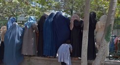 Para las afganas, el regreso de los talibanes es "el fin del mundo"./ (AFP)
