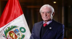 El 29 de julio de 2021 Héctor Béjar se juramentó como ministro de Relaciones Exteriores de Perú. / Foto AFP