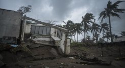 Las autoridades esperan que el fenómeno se debilite a depresión tropical./ AFP