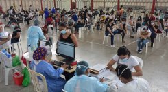 Jóvenes le dijeron si a la vacunación 