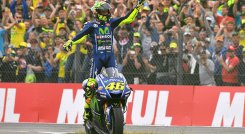 Valentino Rossi se retira del Moto GP. 