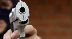 La legislación Colombia no considera letales las armas traumáticas y de fogueo, Sin embargo, lo pueden ser, dependiendo de la distancia y el lugar del impacto. Aunque la punta del proyectil sea de goma, puede perforar no solo la piel, sino el tejido muscular, llegando a causar la muerte. / Foto: Colprensa 
