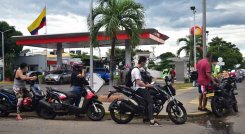 Colas en estaciones de gasolina 