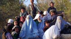 El secretario general de la ONU, Antonio Guterres, estimó "particularmente espantoso y desgarrador ver informes sobre cómo los derechos ganados con tanto esfuerzo por las niñas y las mujeres están siendo arrebatados" en las zonas bajo el control de los talibanes. / Foto: AFP
