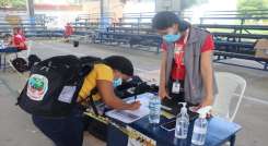 Los incentivos entregados fueron: recarga de plan de datos móviles, sillas y mesas y kit escolar: (Bolso, cuadernos, colores, lapiceros, reglas, entre otros. / Cortesía/ La Opinión 