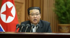 El líder norcoreano Kim Jong Un en el segundo día de la quinta sesión de la 14 Asamblea Popular Suprema de la Democracia Popular, la semana pasada. / Foto: AFP
