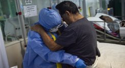 Desde que irrumpió la pandemia, en marzo de 2020, el país andino de 33 millones de habitantes acumula 2,2 millones de contagios./ AFP