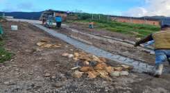 Las obras se hacen comunidad-gobierno. Foto: Roberto Ospino/La Opinión.
