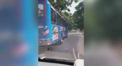 El conductor de un bus de la empresa Extra Rápido Los Motilones “de manera irresponsable e intimidante en varias ocasiones se cruzó de carril cerrando el paso” a una buseta.