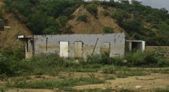 Hay casas abandonadas que se convirtieron en guarida de delincuentes. / Foto: Pablo Castillo / La Opinión
