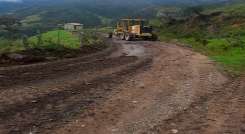 El departamento también cuenta  con el apoyo de la maquinaria de la Ungrd para habilitar el paso oportuno y seguro por los corredores viales. / Foto: Cortesía / La Opinión 