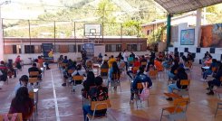 Hacienda inició en Pamplona la campaña para que los jóvenes conozcan el contrabando./Foto cortesía
