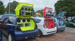 El sistema de sonido puede costar mucho dinero.