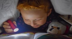 Niño leyendo