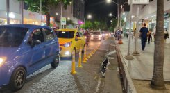 La calle 10, en pleno centro de la ciudad, es uno de los tramos intervenidos con una ciclorruta./ Foto: Leonardo Oliveros