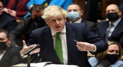 Boris Johnson pierde poder por escándalo