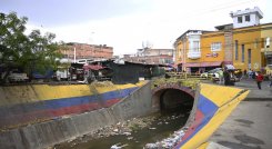 Inseguridad, invasión al espacio público y contaminación ambiental es el panorama en esta zona de la ciudad. / Foto: Jorge Gutiérrez / La Opinión 