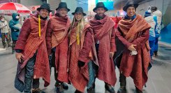 Con ruana, delegación colombiana desfiló en los juegos de invierno