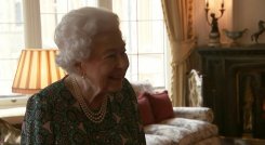 El despacho de la reina es reservado sobre su salud, pero sí informó que la monarca está totalmente vacunada contra la COVID-19. / Foto: AFP